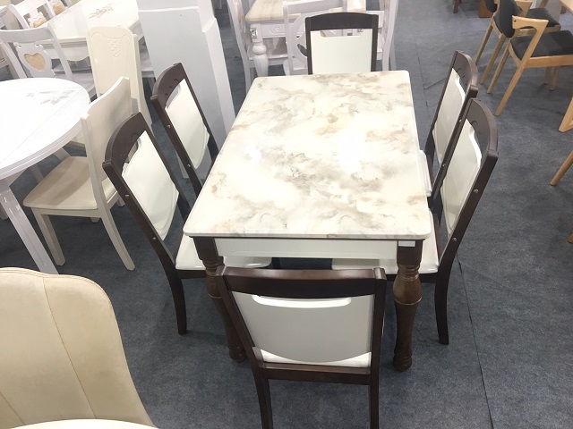 Bàn ăn chung cư mặt đá