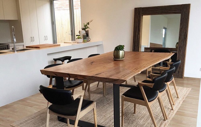 bàn ăn chung cư làm bằng gỗ óc chó