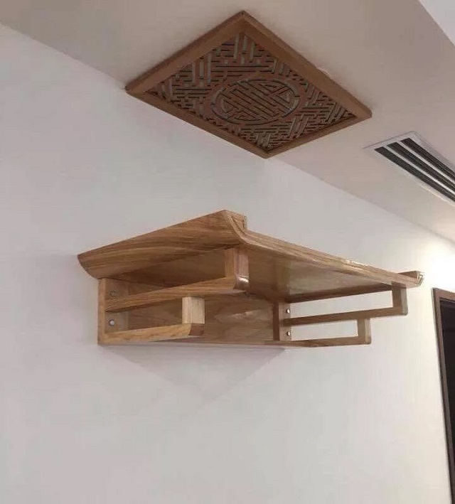 Bàn thờ có giá đỡ, tay cầm dưới dạng treo tường