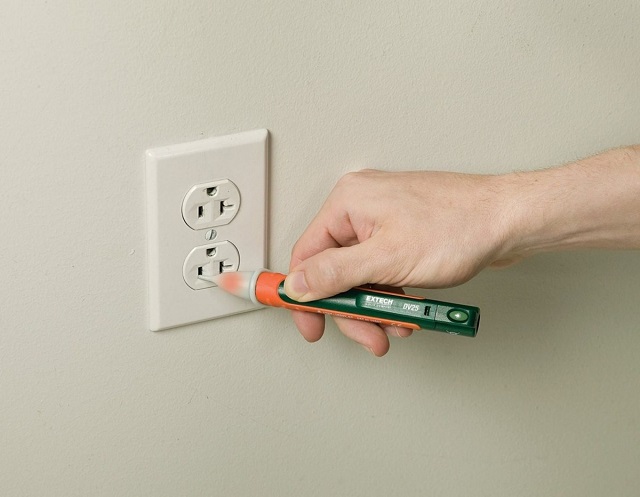 Khi nhận nhà cần chuẩn bị bút thử điện để kiểm tra