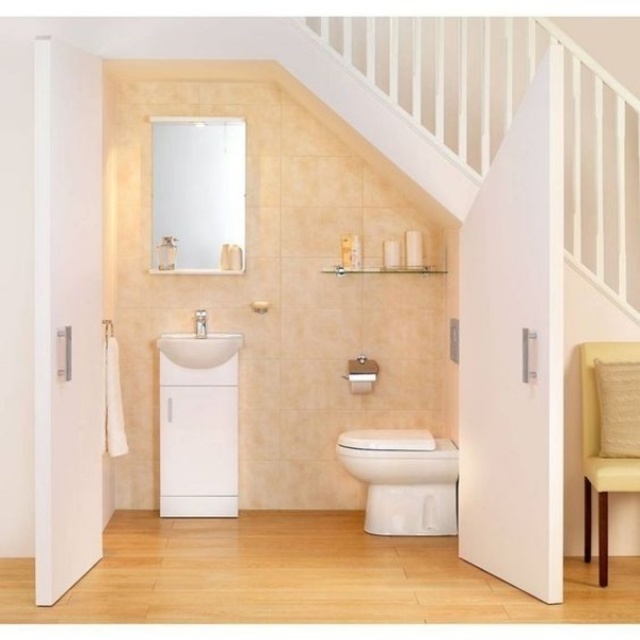 Có nên xây nhà vệ sinh dưới gầm cầu thang