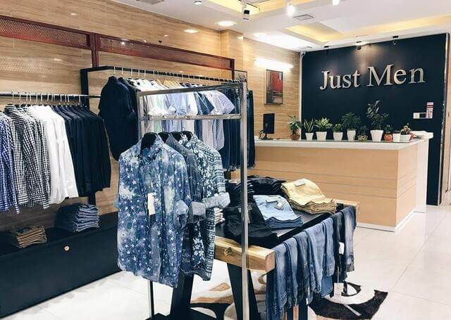 trang trí shop quần áo diện tích nhỏ