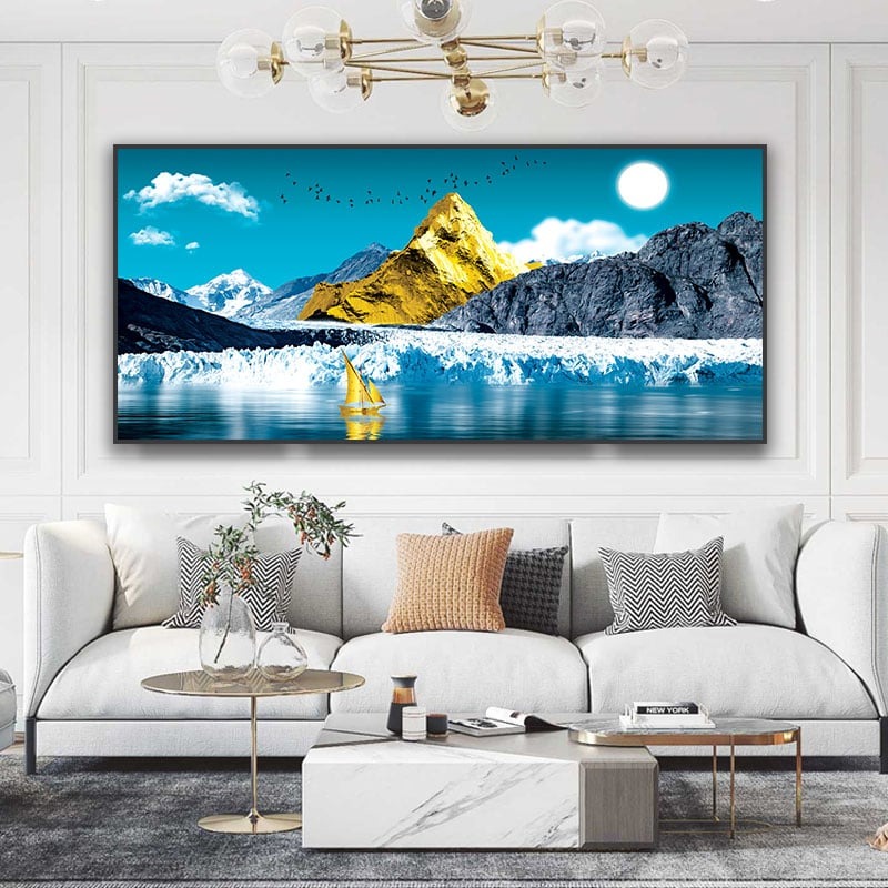 Tranh treo tường - Giải pháp "đánh lừa thị giác" giúp nới rộng không gian phòng khách nhà ống.